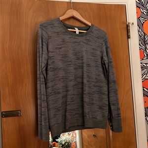 Lululemon restless top shirt black and white stripe size 8.